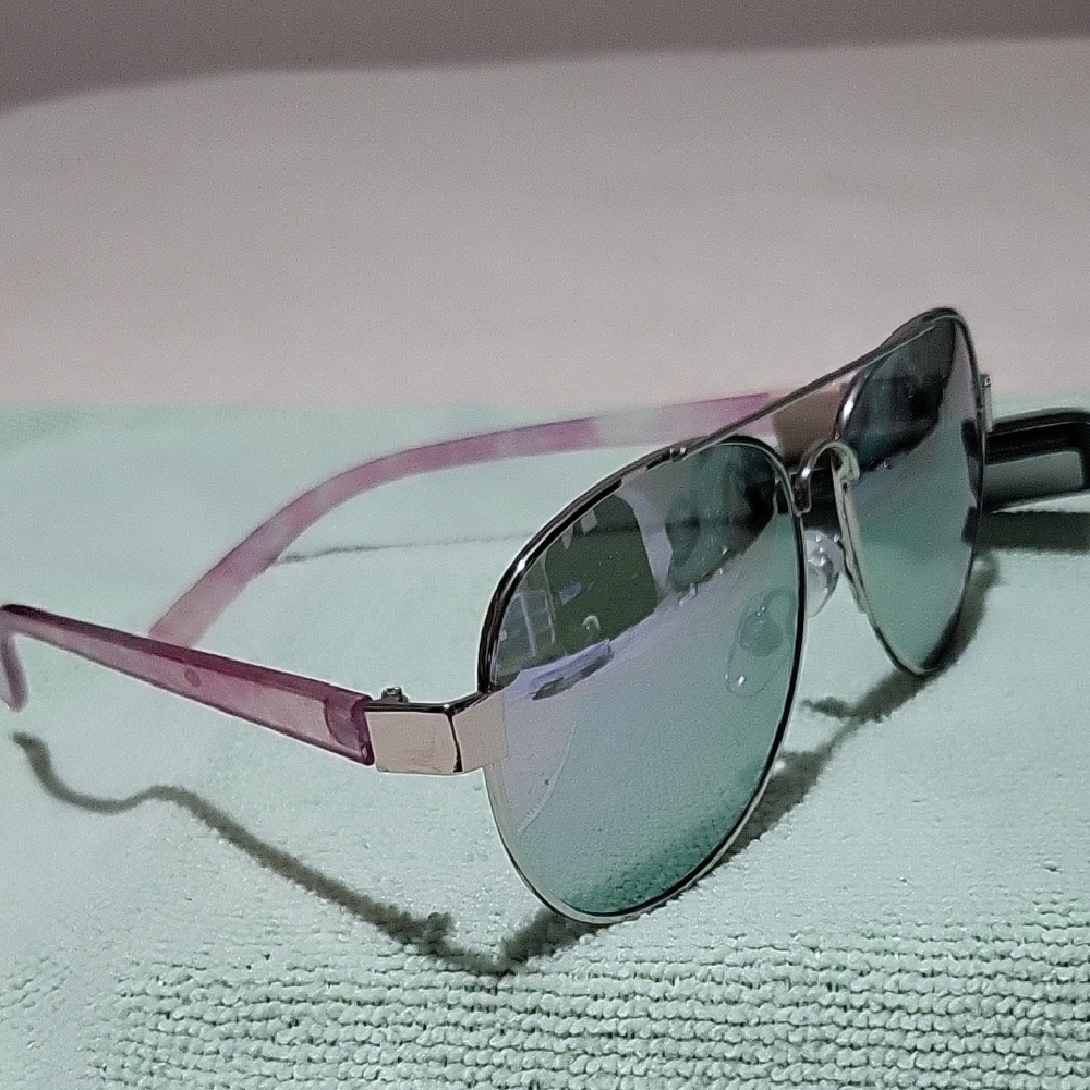 NWT Foster Grant Silver Aviator Sunglasses with Pink Temples